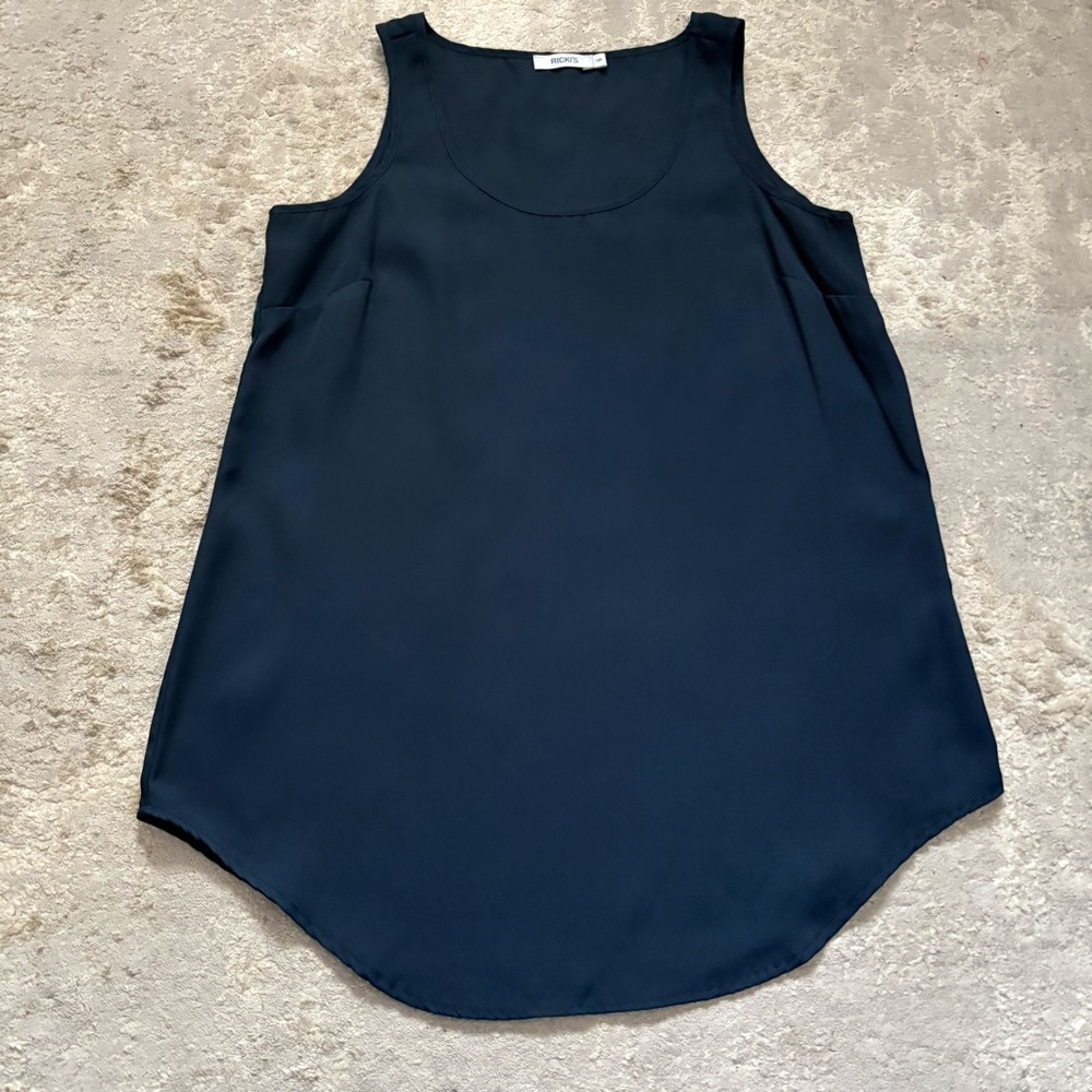 Ricki’s Navy Blue Sleeveless Tank Blouse With Rounded Hem Size Small - Picture 4 of 8